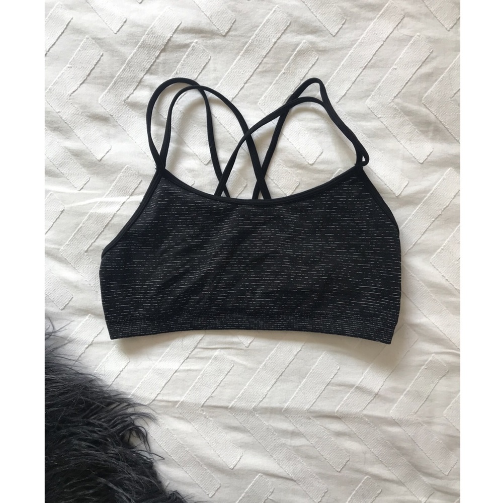 Fabletics black and white seamless sports bra